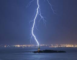 Statue Of Liberty Getting Struck By Lightning Perfectly Timed Photos Cool Pictures Photo