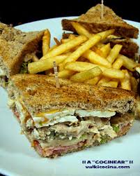 Sandwich Club A Cocinear En Orden Pan De Sandwich Integral Hacendado Tomate Bacon Queso Havarti Recetas Faciles Recetas Sencillas Recetas De Comida