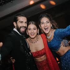 वेडिंग रिसेप्शन में साली संग झूमा 'एनिमल' एक्टर, जमकर लगाए ठुमके - Animal  actor kunal thakur mukti mohan wedding reception photos sister shakti mohan  dances her heart out tmovp