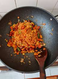 The secret recipe for this maggi goreng mamak is the maggi curry seasoning itself, without it this instant noodle just another fried noodle. How To Make Malaysian Maggi Goreng Fried Maggi Delishably