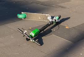 Toulon : un garçon de 12 ans meurt en percutant un poteau avec sa trottinette électrique — Le Figaro