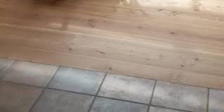 Im ersten schritt müssen die alten fliesen an der wand oder auf dem fußboden ordnungsgemäß gereinigt werden. Holzdielen Auf Fliesen Verlegen Havelland Diele Schlossdielen Und Dielen Bis 13m Lange