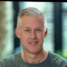 Valencia, who can help us?!