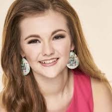 Kayla Mick's Instagram, Twitter & Facebook