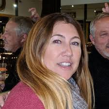 Laura Ely's Instagram, Twitter & Facebook