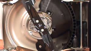 Make quick work of leaves, with no attachments necessary. Honda Mulching Blades Off 75