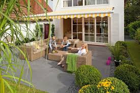 Beton Pflastersteine Auf Der Terrasse Verlegen In 2020 Trittsteine Terrassenbelag Pflastersteine