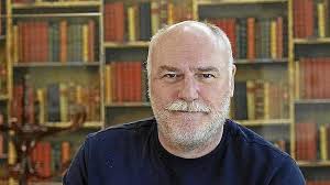 Quiero que mis personajes sean normales, no robots"