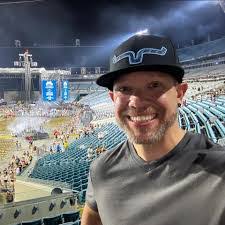 Eric Corum's Instagram, Twitter & Facebook