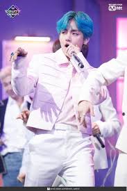 Hemos seleccionado los mejores juegos de la banda de boyband de corea del sur bts. Pin De Maki En Bts Taehyung Kim Taehyung Cantantes