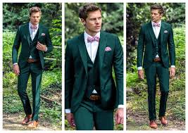 Si les couleurs sombres sont vraiment les seules à vous plaire, misez sur un joli pantalon bleu marine, accordé à une blouse de soie unie, de couleur tendre ou soutenue, peu importe. L Art Du Costume De Marie Vert Selon Jean De Sey