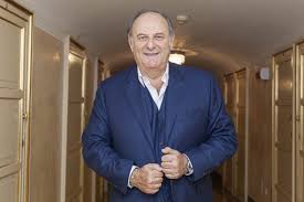 Il diario di giannino stoppani, detto gian burrasca.questo soprannome, che la famiglia gli dà a causa del suo comportamento molto irrequieto (più per esuberanza che per cattiveria), è divenuto proverbiale per indicare un ragazzino indisciplinato. Mediaset Caduta Libera Torna Il 31 Agosto Con Gerry Scotti Anticipazioni Conferme E Novita