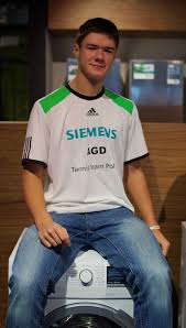 The latest tweets from @kamil_wasz97 File Kamil Majchrzak Na Pralce Siemens Jpg Wikimedia Commons