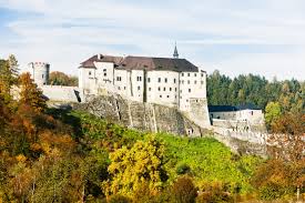 75,9 se řadí k velmi nebezpečným jezům. Cesky Sternberk Excursion