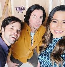 It's been nearly a decade since the icarly cast gave their last goodbye on their webshow. Icarly Miranda Cosgrove Reunites With Nathan Kress Jerry Trainor On Revival Set People Com