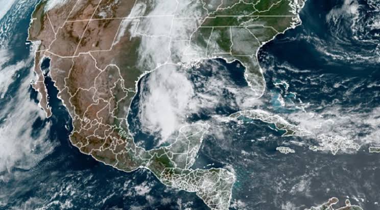 Isaías se fortalece y podría convertirse en huracán