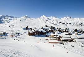 Sport 2000 vous propose une offre location des plus larges du marché avec ses 12 villages aux ambiances diverses, la plagne conjugue savamment un vaste domaine. Skigebiet La Plagne Skifahren Pistenplan Apres Ski