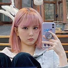 Discovered By Anne Find Images And Videos About Kpop Pink Hair And Layout On We Heart It The App To Get Lost In What Kpop Girls Girl Icons Kpop Girl Groups