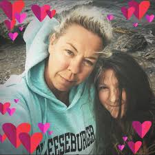 Is there a power outage near 10 mile and Little Mack in St. Clair Shores,  Michigan?