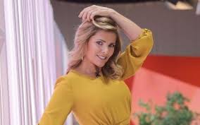 Sonia aráujo (@soniadearaujo2) on tiktok | 1248 likes. Sonia Araujo Aos 49 Anos Arrasa Na Praia Ao Lado Do Marido Nova Gente