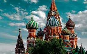 Президент владимир путин поздравил жителей страны с днем россии и отметил, что государственный праздник знаменует не только историю, но и нынешнее развитие государства. 25 Krasochnyh Otkrytok I Kartinok S Dnem Rossii Canva