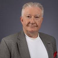 Daniel Ewald's Instagram, Twitter & Facebook