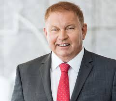 Vorsitzender der Öffentlichen zieht sich vorzeitig zurück