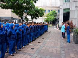 Pengungkapan kasus tersebut bermula saat polisi mendapat kiriman video dari media sosial. Memberikan Arahan Kepada Petugas Kebersihan Berita Foto Kota Administrasi Jakarta Barat