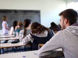 Ο πρώτος των πρώτων στις πανελλήνιες εξετάσεις, συγκεντρώνοντας 19.650 μόρια, είναι ο θεόφιλος νάστας, ο οποίος επέλεξε την ιατρική σχολή της θεσσαλονίκης. H Egkyklios Gia Tis Panelladikes E3etaseis 2019 Alfavita