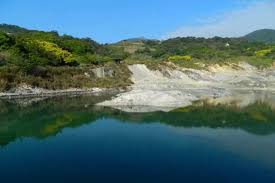 The recreation area has wooden trails, pavilions, chairs and other facilities, suitable for butterfly and bird watching, enjoying the scenery, hiking, and other activities. å°åŒ—æ™¯é»žæŽ¨è–¦ é™½æ˜Žå±±åœ‹å®¶å…¬åœ'æº«æ³‰æ³¡æ¹¯è³žæ«»åŠæ—¥éŠ Kkday