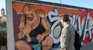Rimini, murales con un uomo che allatta, è caos Lega: Ideologia perversa