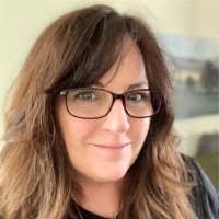 Sarah Gault's Instagram, Twitter & Facebook