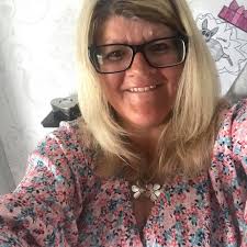 🌴 Attention ladies of Facebook, I need your help! 🙏