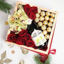 Who wouldn't want to wake up sunday to a dazzling bouquet? Valentine S Day Flowers Online Valentines Flower Delivery 2021 Ferns N Petals