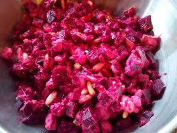 Rote Bete Salat Mit Fetakase Und Pinienkernen Von Gloryous Chefkoch Rezept Rote Bete Salat Leckere Salate Rezepte