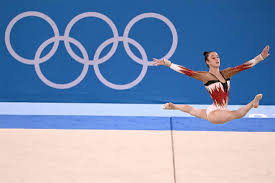 Elle termine 6ème du concours général de gymnastique mais peut encore rêver de la médaille d'or aux barres asymétriques. Cctge8pbrsbcm