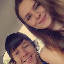 Who can I play DayZ with