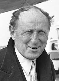 En deux ans, il va tourner dans des films parmi les célèbres du cinéma français comme la grande illusion gabin lui est arrivé alors que le cinéma n'était qu'un petit divertissement. Bourvil Wikipedia