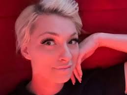 Dead porn star Holly Parker wrote haunting song about drugs just weeks  before her death - Daily Star