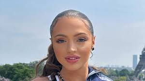 Who is influencer Woah Vicky?