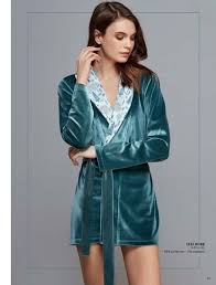 Catherine S 1333 Kadife Sabahlik 2019 Kategorimizde Begeninize Sunuldu Catherine S 1333 Kadife Sabahlik Icerigi Bayansabahlik Ba Moda Stilleri Moda Kadife