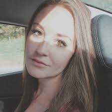 Hilary Dean's Instagram, Twitter & Facebook