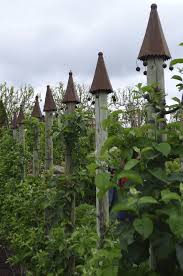 Stutzpfeiler Fur Ein Obstspalier Chateau Val Joanis Garden When In The South Of France Extravagant Potager Garten Gartentor Gartentore