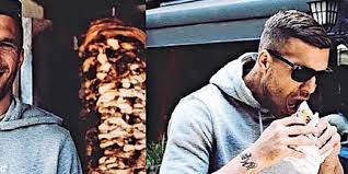 Lukas podolski opens doner kebab restaurant in home city of cologne. Fussballweltmeister Lukas Podolski Eroffnet Doner Laden In Koln Haz Hannoversche Allgemeine