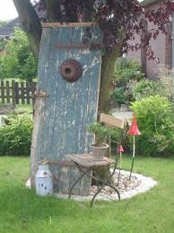 Mit der passenden dekoration sorgen sie in ihrem garten für einen hingucker, der die außenfläche verschönert. Bildergebnis Fur Fenster Garten Deko Garten Deko Gartendekor Gartendekoration