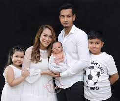 Mawar atau nama sebenarnya wan mawar shaputri wan abdul rashid memutuskan untuk bertudung pada 17 ogos yang lalu selepas hasrat itu terbantut sekian lama.﻿ Kurang Tidur Tapi Puas Lihat Anak Membesar Mawar Rashid Seronok Jadi Ibu Hiburan Mstar