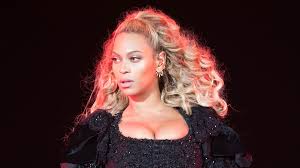 Beyoncé était officiellement de retour au stade de france en juillet 2016 avec son nouveau show, the formation world tour. Beyonce Stranded By Flying Stage Malfunction In Warsaw Watch Variety
