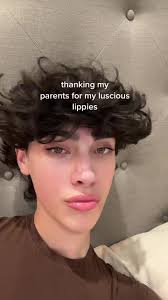 i lied my parents barely have lips so idk where i got them from🧍🏻