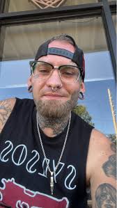 Listening to war stories while hanging with the homie Riley Alexander as he  stopped in to see me