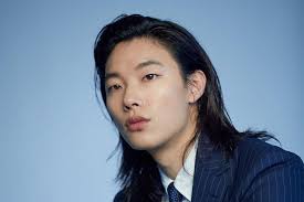 Ryu joon yeol hair trends 2015 medium hair styles long hair styles wavy hair men shaved hair pretty men wedding men korean actors. Ryu Jun Yeol Receives Phone Call From President Moon Jae In For Lunar New Year Soompi